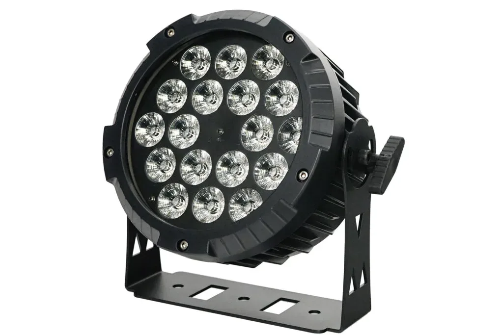 LED-Bühnenscheinwerfer mit 18 Linsen in schwarzem Gehäuse, seitlich perspektivisch.