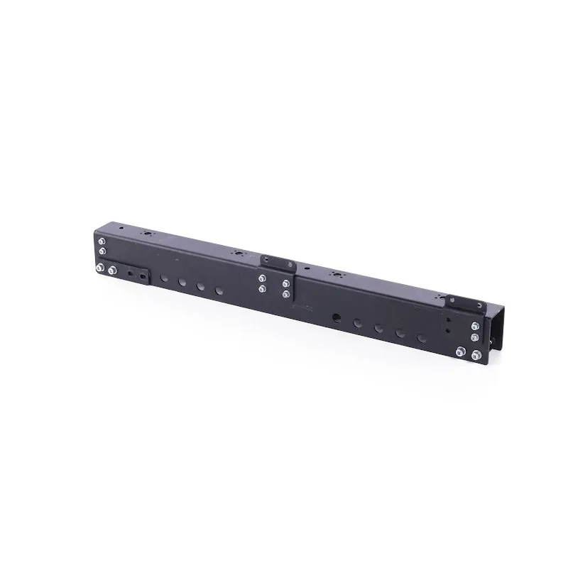Schwarzer Linear-Gleiter in Seitenansicht mit sichtbaren Schrauben und Löchern.