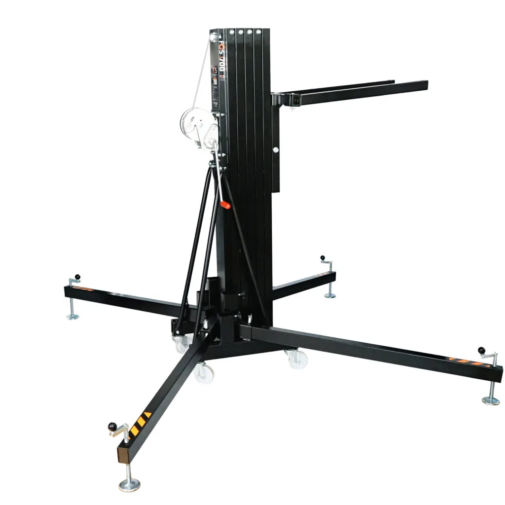 Schwarzer Material-Lift für Bühnentechnik mit vier Auslegern und Rollen.