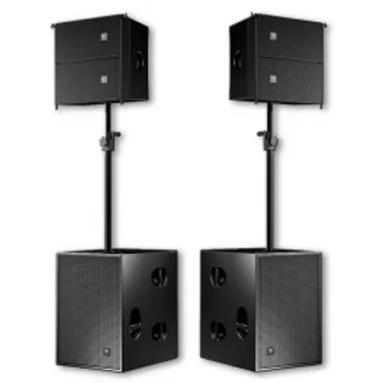 PA-System mit zwei Lautsprechertürmen auf Basslautsprechern für leistungsstarken Sound.